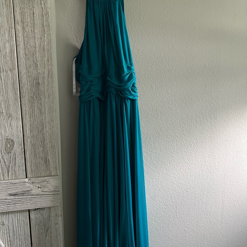 Beautiful neckline, worn once for wedding in March. No alterations made